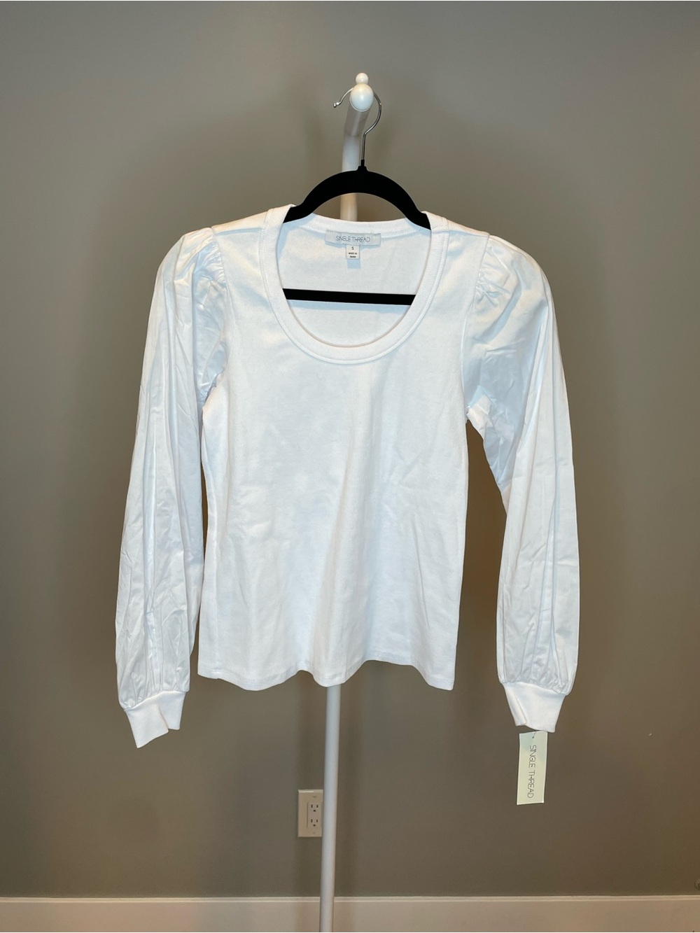 Single Thread White Scoop Neck Long-Sleeve Top with Puff Shoulders - Small NWT